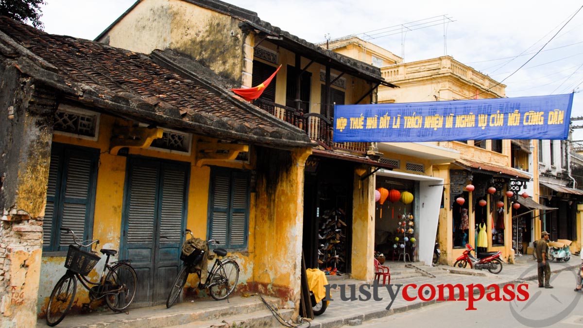 The banner reminds Hoi An locals of their responsibility to pay tax.